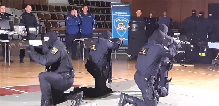 Slika PU_DN\2020\Promocija policijskog zvanja - Dubrovnik\3.jpg